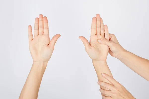 Reflexology hand  massage,Thai spa massage  treatment with wood stick isolate on white with path — Stock Photo, Image