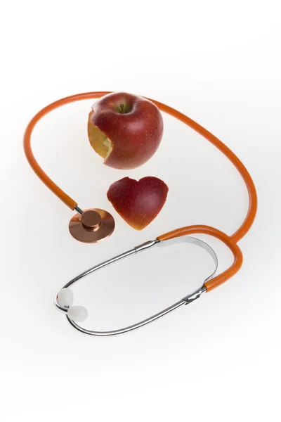 Pojetí lásky pro zdraví - jablko s stetoskop — Stock fotografie
