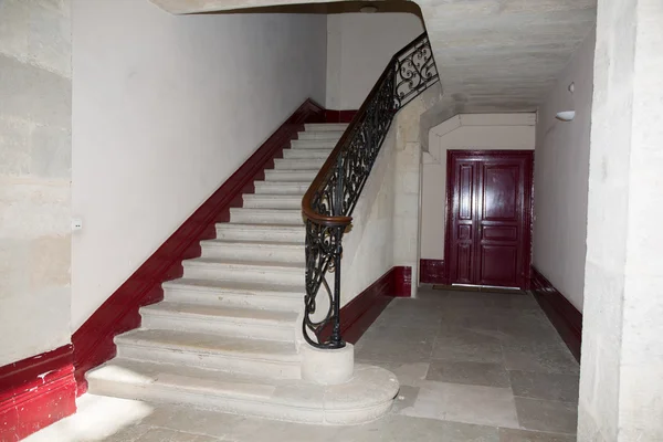 Escadas velhas em um castelo - Design vintage — Fotografia de Stock