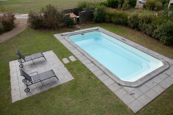 Hermosa piscina privada — Foto de Stock