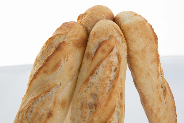 Close up de pão fresco cozido isolado em branco — Fotografia de Stock
