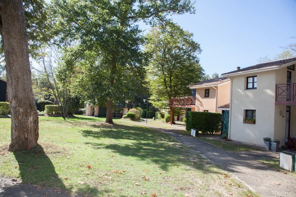 Vista do exterior de uma bela casa moderna — Fotografia de Stock