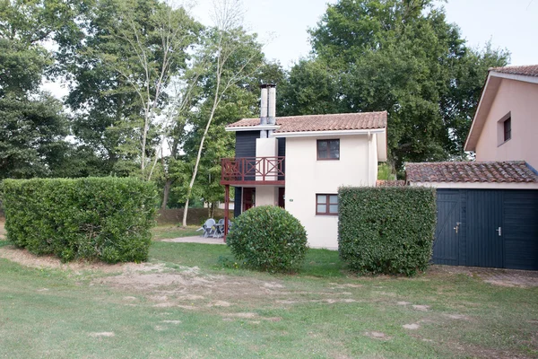 Vista del exterior de una hermosa casa moderna — Foto de Stock