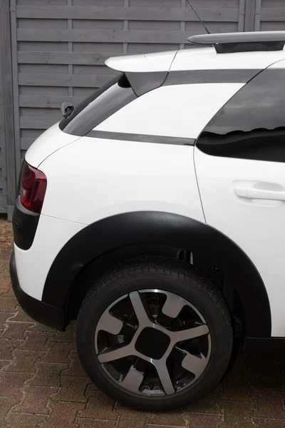 Coche blanco y negro aislado sobre fondo blanco — Foto de Stock