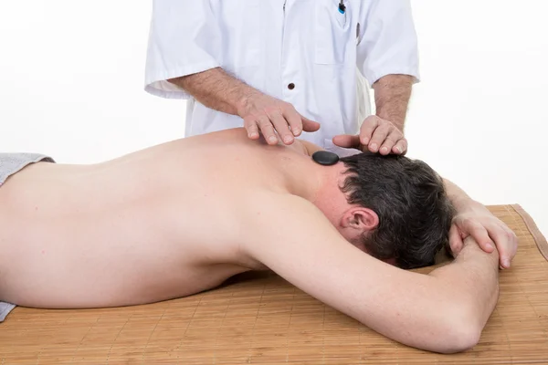 Therapie door energie- en hand massage in spa — Stockfoto