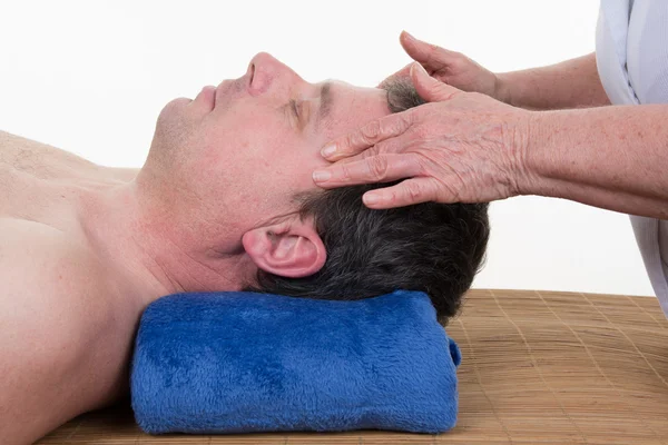 Masseur doing head massage of temples on man in the spa salon. — Stock Photo, Image