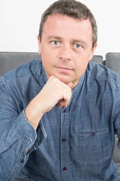 Thoughtful  man looking to the the camera — Stock Photo, Image