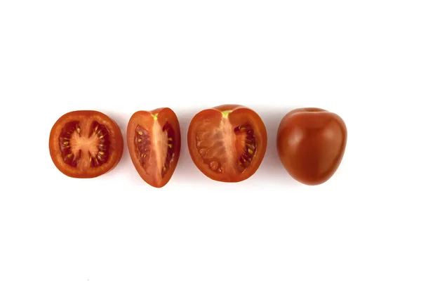 Saftigt Mogna Röda Tomater Skivad Olika Delar Isolerad Vit Bakgrund — Stockfoto