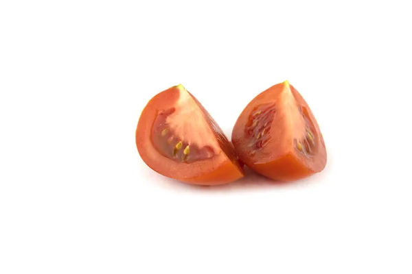 Två Skivor Mogen Saftig Tomat Isolerad Vit Bakgrund Närbild — Stockfoto