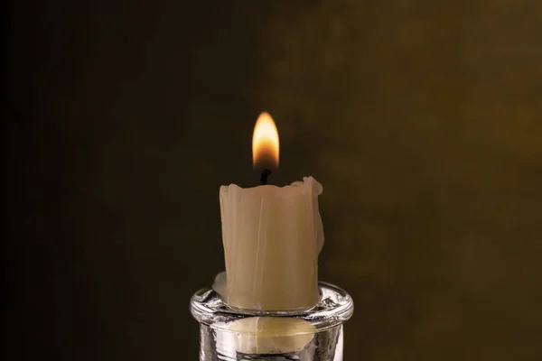 Eine Brennende Kerze Einem Gläsernen Kerzenständer Nahaufnahme — Stockfoto