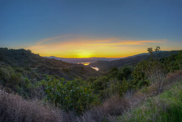 Cielo resplandeciente antes de que salga el sol — Foto de Stock