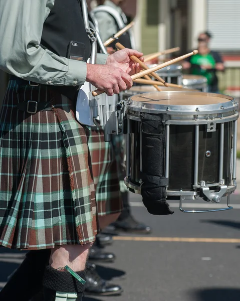 Kundige handen van de drummers. — Stockfoto