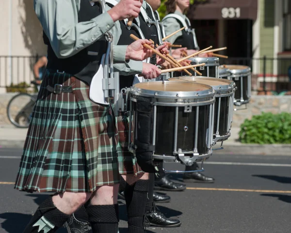 Linha de bateristas kilted — Fotografia de Stock