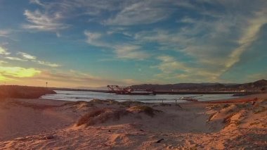 Ventura Harbor kum ve silt işlemi Temizleme.