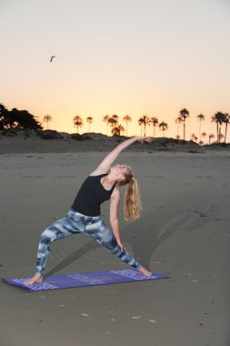 Eğitim esneklik ve maneviyat kum üzerinde 