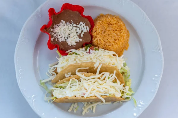 Felülnézetből Kemény Taco Szolgált Rizs Tortilla Chips Tál Refried Bab — Stock Fotó