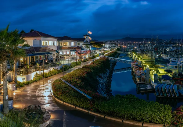 Ventura Harbor Village Sétány Fényvisszaverő Nedves Kora Reggeli Eső Eső — Stock Fotó