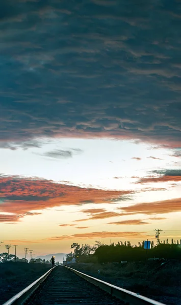 Enormoius Céu Nublado Mostra Cores Brilhantes Como Sol Põe Sobre — Fotografia de Stock