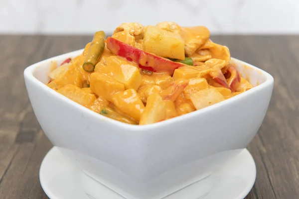 Curry Abacaxi Servido Cores Brilhantes Apresentado Lindamente Uma Tigela — Fotografia de Stock