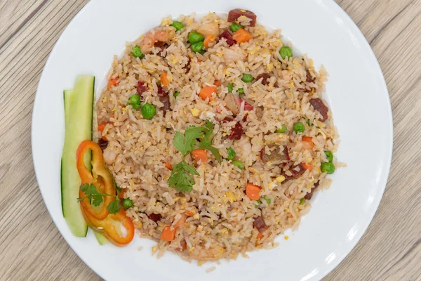 Blick Über Die Herzhafte Schüssel Mit Gebratenem Reis Gemischt Mit — Stockfoto