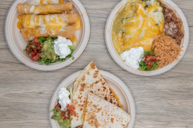Meksika yemeği şöleni Quesadilla, tavuklu taquitos ve öğle yemeği için enchilada içerir..