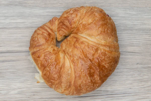 Visão Aérea Rolo Croissant Liso Texturizado Com Brust Flakey Para — Fotografia de Stock