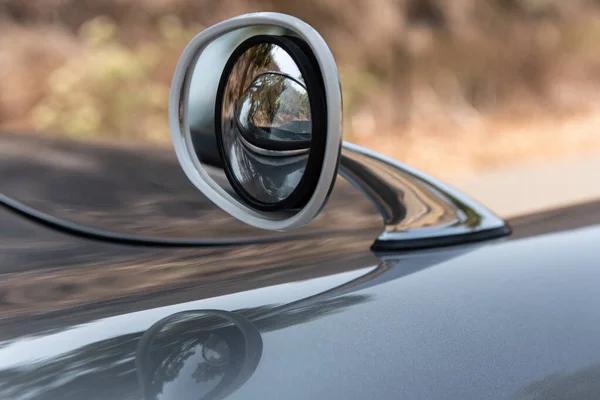 Specchio Retrovisore Cromato Lucido Con Sporgente Convesso Grandangolare Auto Sportive — Foto Stock