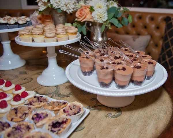 Dessert al forno per gli invitati al matrimonio — Foto Stock