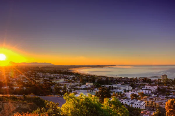 Kıyı şehir yeni bir güne uyanır