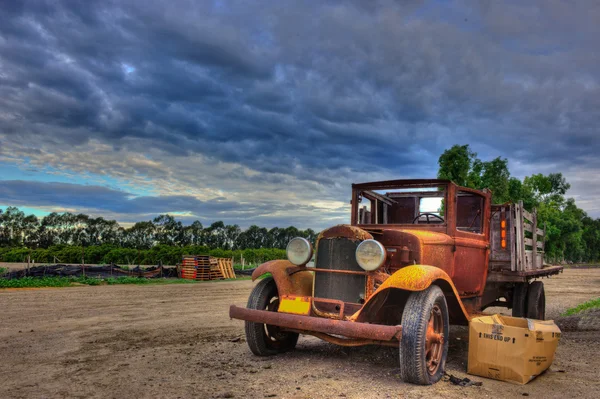 Camion à plat vintage cassé — Photo