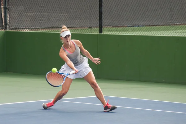 Tatlı yerinde raket üzerinde isabet