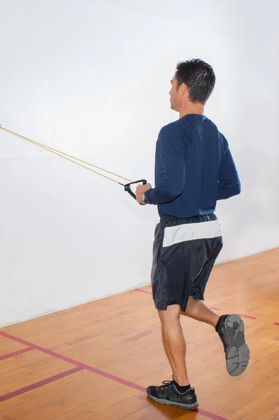 Resistance band övning för nedre lat styrka och balans — Stockfoto