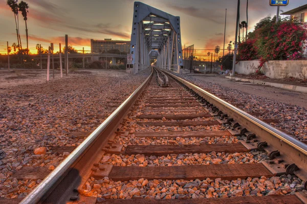 Ponte de ferro à distância — Fotografia de Stock