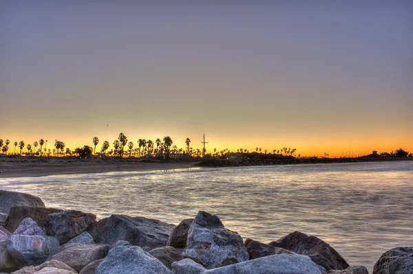 Morning sun illuminating the ocean water. — Stock Photo, Image