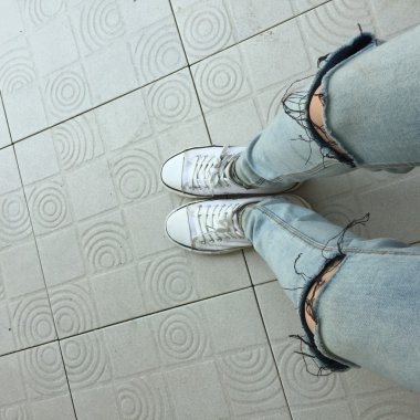 Ayak ve bacaklar yukarıda da görüleceği. Selfie