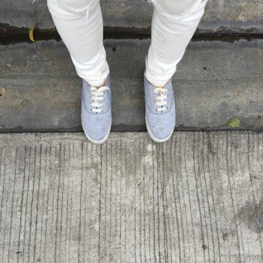 Gri katta yürüyüş spor ayakkabı