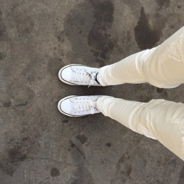 Selfie yolda spor ayakkabı