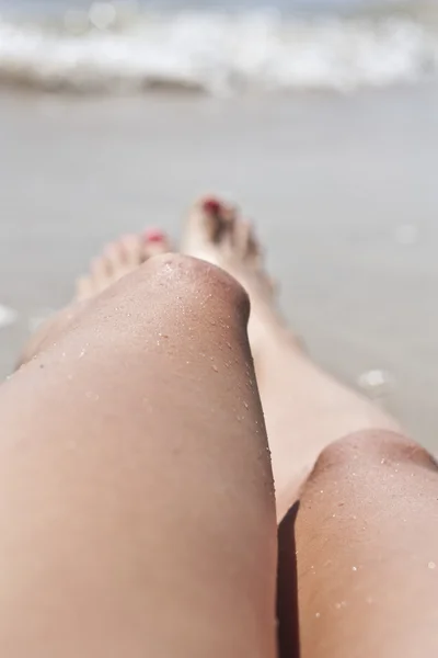 Bonitas piernas en el agua —  Fotos de Stock