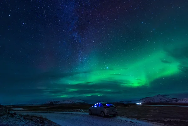İzlanda'daki Kuzey ışıkları (Kutup ışıkları)
