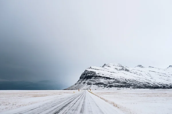 Montañas en invierno Islandia —  Fotos de Stock