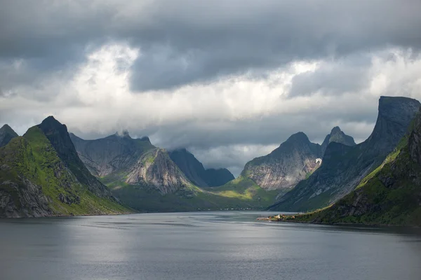 Lofoten 섬, 노르웨이 산의 놀라운 자연 — 스톡 사진