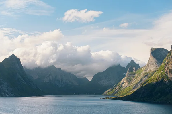 Lofoten 섬, 노르웨이 산의 놀라운 자연 — 스톡 사진