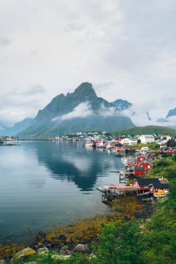 Sabah Reine sis. Güzellik Lofoten Adaları, Norveç