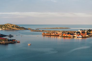 Güneşli Reine, Lofoten Adaları, Norveç görünümünü