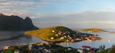 Güneşli Reine, Lofoten Adaları, Norveç görünümünü