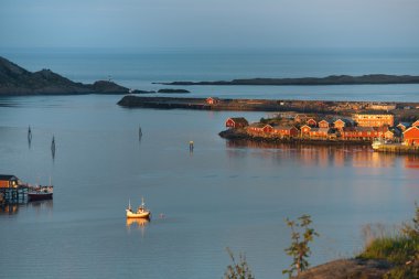 Güneşli Reine, Lofoten Adaları, Norveç görünümünü