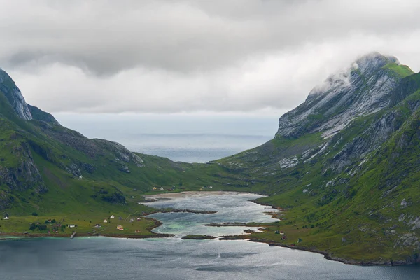 Erstaunliche Natur der Berge auf den Lofoten, Norwegen — Stockfoto