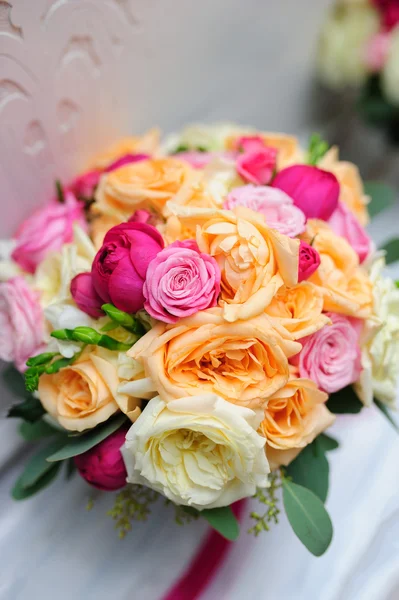 Όμορφη γαμήλια ανθοδέσμη λουλουδιών για νύφη — Φωτογραφία Αρχείου