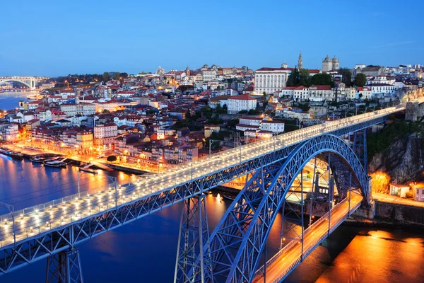 Noche Porto Ciudad Vieja, Río Duero y Puente Dom Luis — Foto de Stock