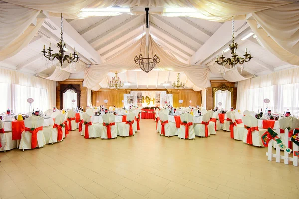 Decorado restaurante de casamento em estilo de Natal — Fotografia de Stock